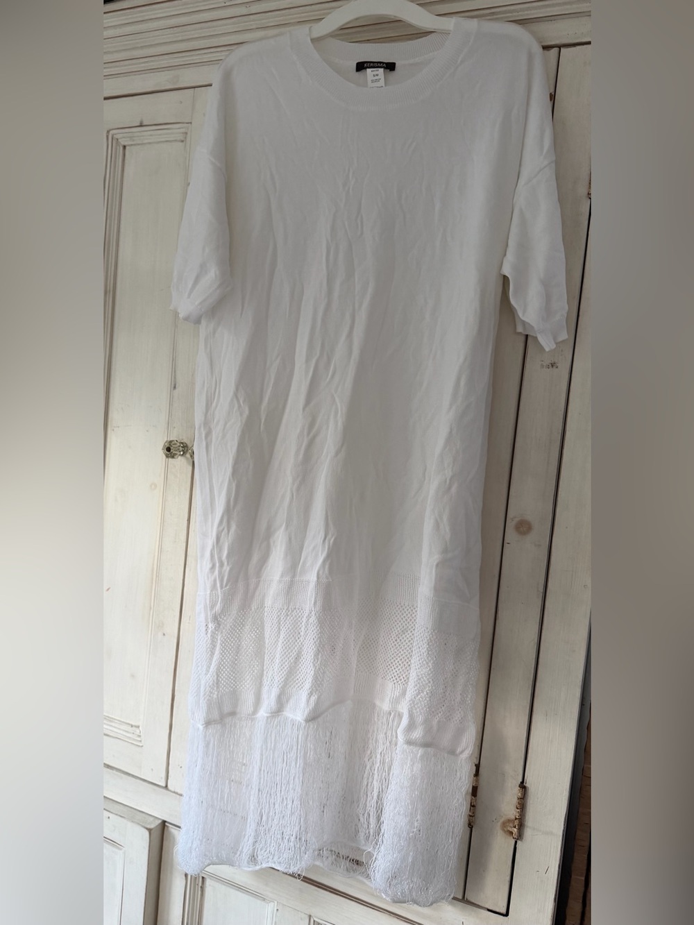Edgy Avant-Garde White Short-Sleeve Knit Shirt Dress - Mesh band with fringe